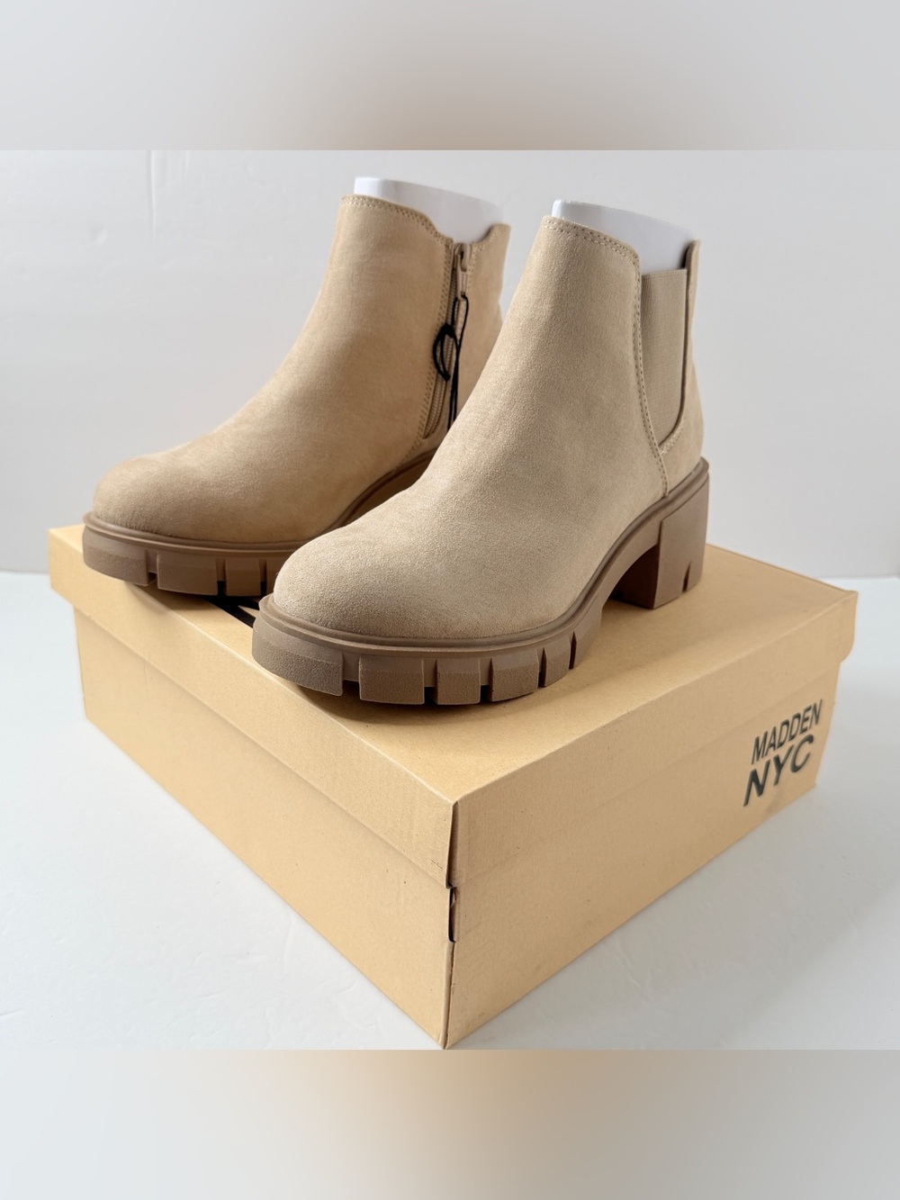 Madden NYC Chelsea Booties Sand W7 Lug Sole Size  Zip